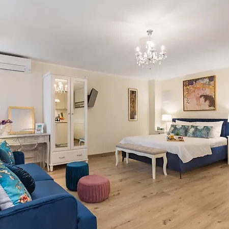 Old Town Cozy In Walk To Diocletians Palace And Beaches Apartamento