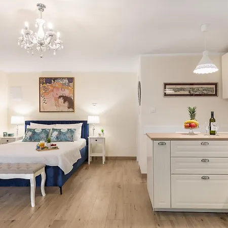 Stylish Old Town Studio Walk To Diocletian'S Palace & Beach Apartamento