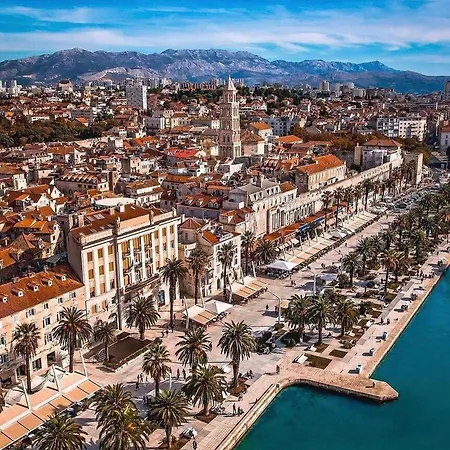 Daire Stylish Old Town Walk To Diocletian's Palace & Split