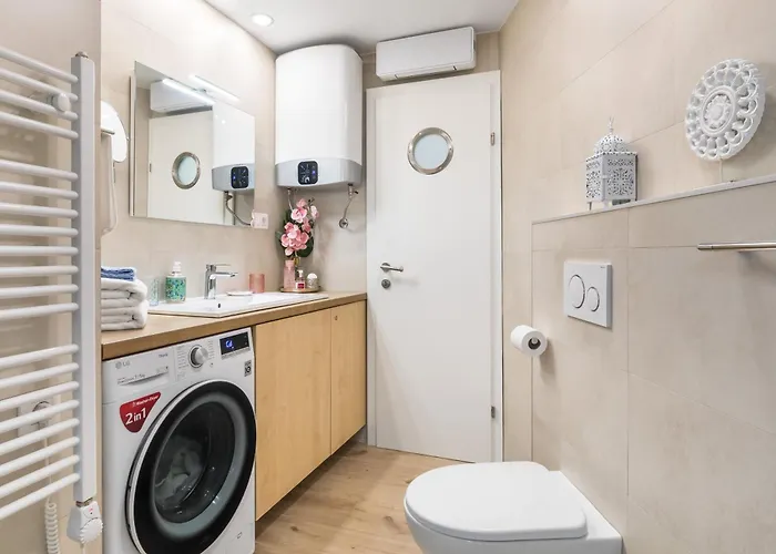 Old Town Cozy In Walk To Diocletians Palace And Beaches