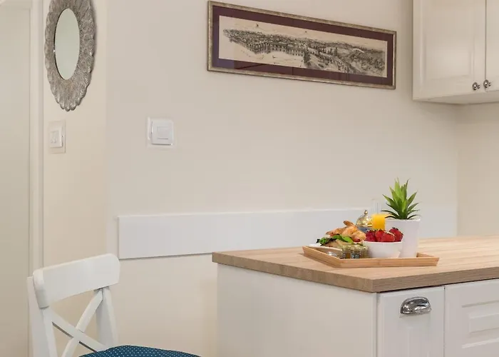 Old Town Cozy In Walk To Diocletians Palace And Beaches Lägenhet *