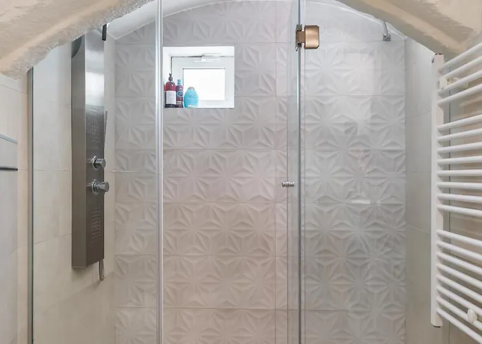 Old Town Cozy In Walk To Diocletians Palace And Beaches *